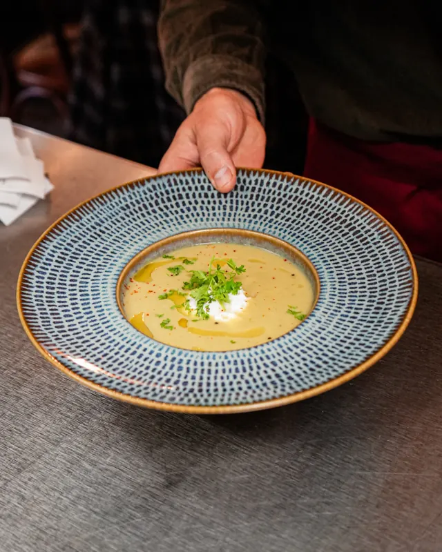 Velouté d'asperge, œuf poché